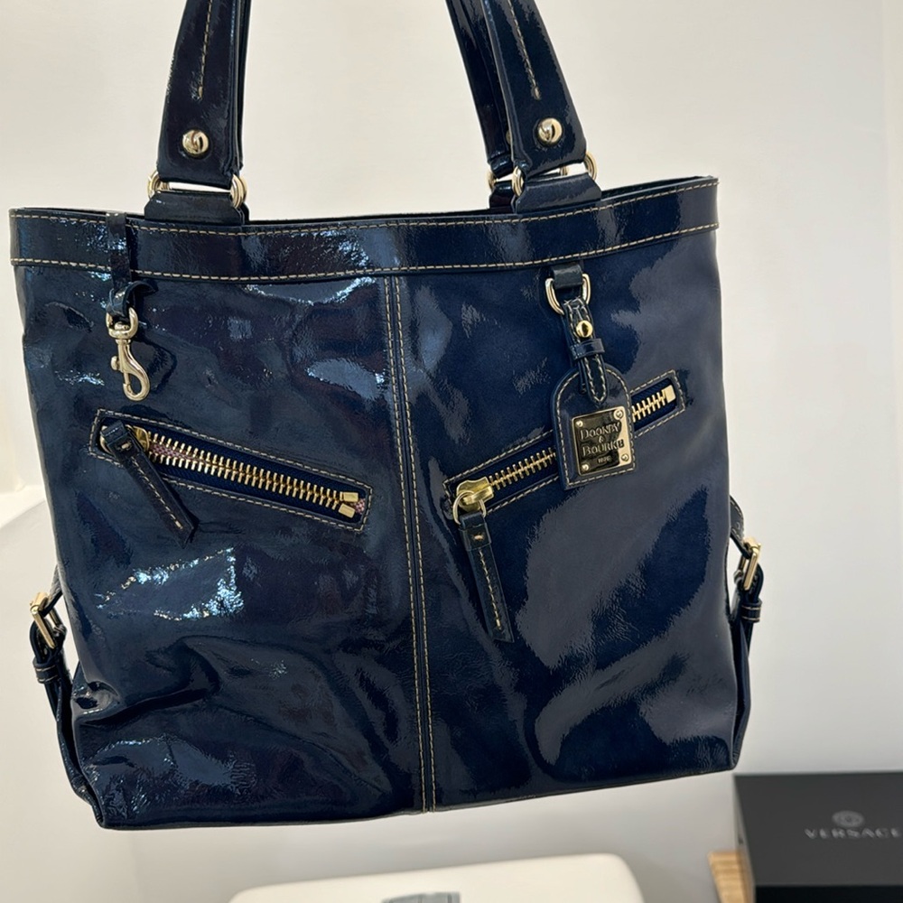Like new Dooney and Bourke purse